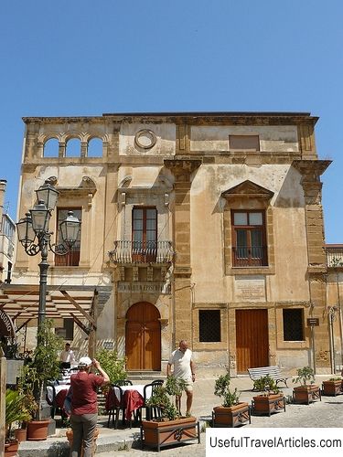 Bishop's Palace and Seminary (Palazzo Vescovile e Seminario Vescovile) description and photos - Italy: Cefalu (Sicily)
