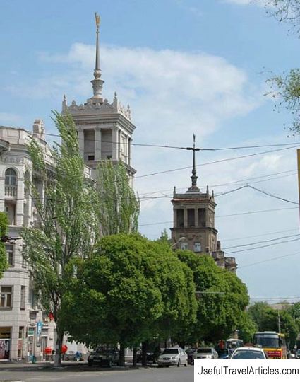 East and West houses with a spire description and photo - Ukraine: Mariupol