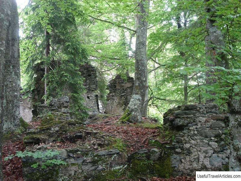 Ruins of the Black Castle (Burgruine Schwarzes Schloss) description and photos - Austria: Velden