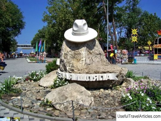 Monument to the white hat of a vacationer description and photo - Russia - South: Anapa
