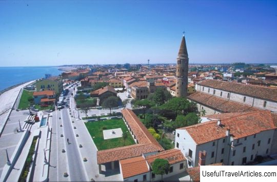 Episcopal Square (Piazza Vescovado) description and photos - Italy: Caorle