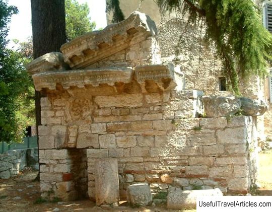 Great Temple and Temple of Neptune (Veliki i Neptunov hram) description and photos - Croatia: Porec