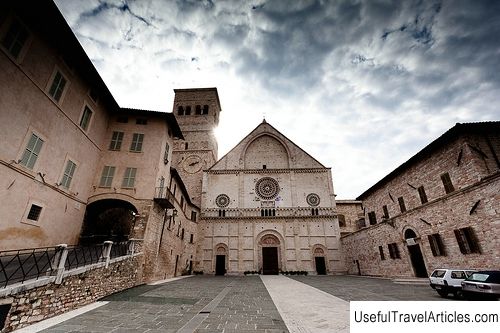 Assisi Cathedral (Cattedrale di Assisi) description and photos - Italy: Assisi