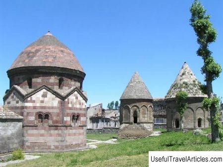 Three mausoleums of Uc Kumbetler (Uc Kumbetler) description and photos - Turkey: Erzurum