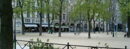 Place Dauphin in France, Paris resort