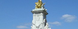 Victoria Monument in Great Britain, London resort